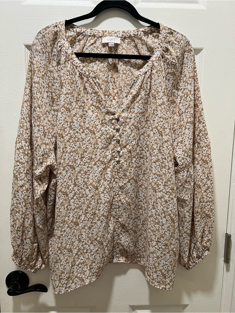 LOFT Outlet Floral V-Neck Button Blouse Tan White Long Puff Sleeve Size XL